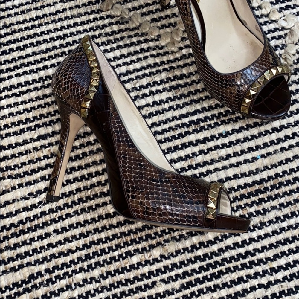 Shoes - Picture 2 of 7